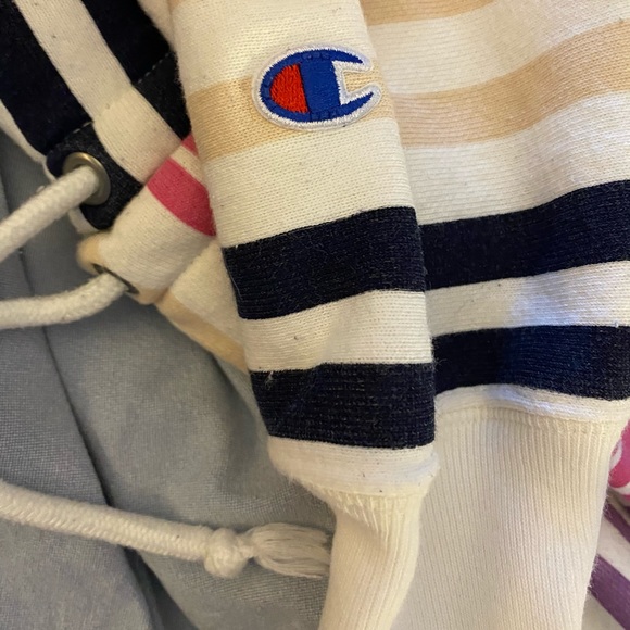 Cropped Champion Hoodie - Picture 4 of 4